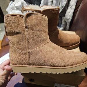 UGG Bootie in Cognac color